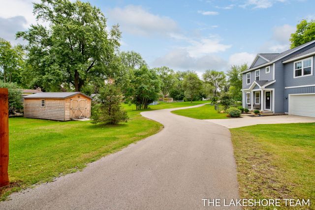 734 E 8th Street, Holland, MI 49423