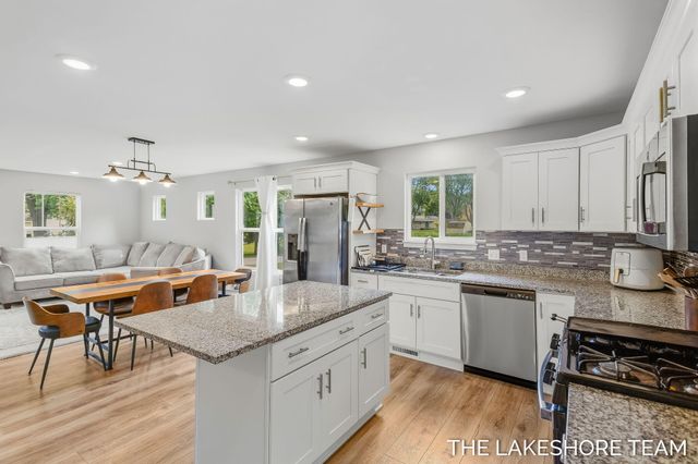 734 E 8th Street, Holland, MI 49423
