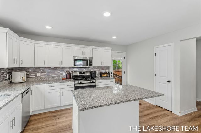 734 E 8th Street, Holland, MI 49423