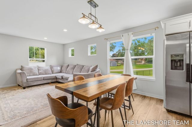734 E 8th Street, Holland, MI 49423