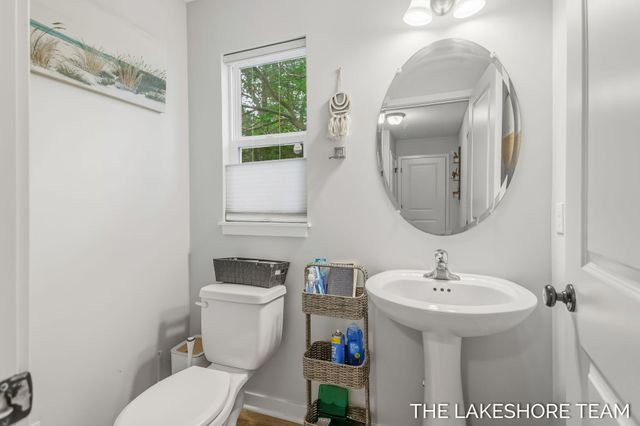 734 E 8th Street, Holland, MI 49423