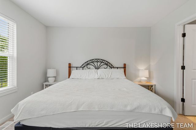 734 E 8th Street, Holland, MI 49423