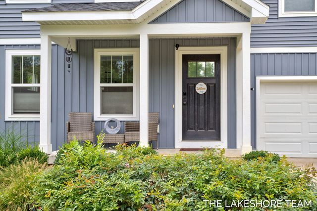 734 E 8th Street, Holland, MI 49423