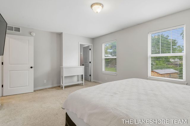 734 E 8th Street, Holland, MI 49423