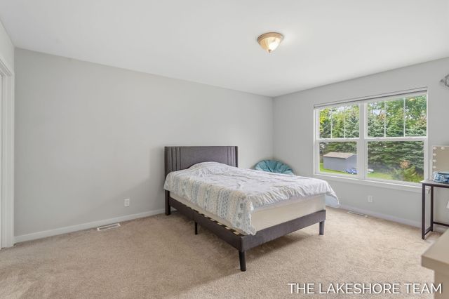 734 E 8th Street, Holland, MI 49423