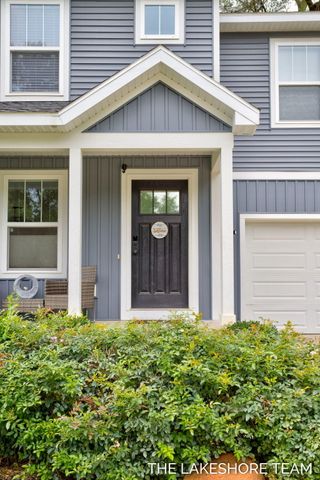 734 E 8th Street, Holland, MI 49423