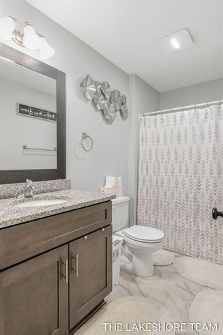 734 E 8th Street, Holland, MI 49423