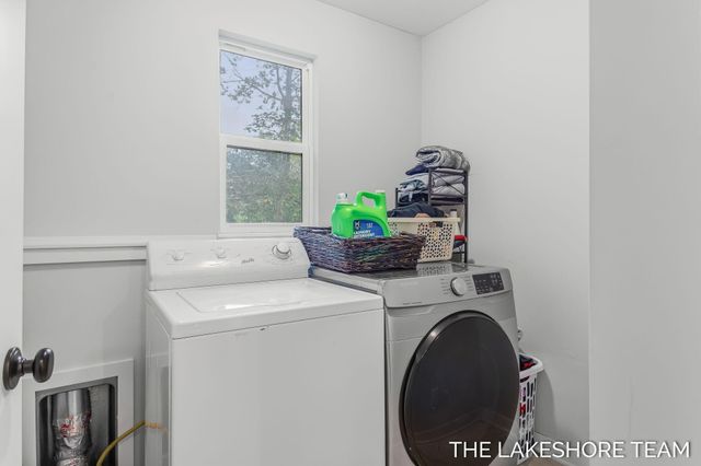 734 E 8th Street, Holland, MI 49423