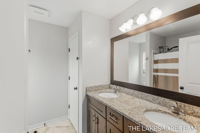 734 E 8th Street, Holland, MI 49423