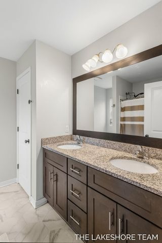 734 E 8th Street, Holland, MI 49423