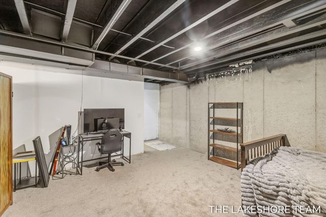 734 E 8th Street, Holland, MI 49423
