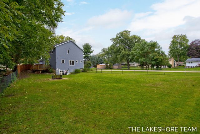 734 E 8th Street, Holland, MI 49423