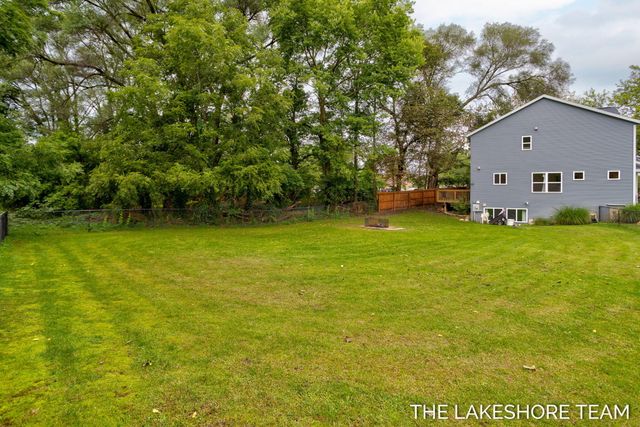 734 E 8th Street, Holland, MI 49423