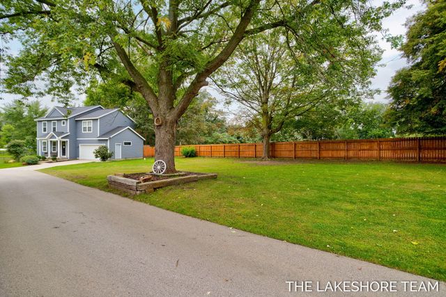 734 E 8th Street, Holland, MI 49423