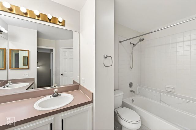 1008 Rockport Drive 1008, Carol Stream, IL 60188