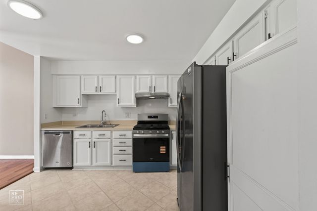 1008 Rockport Drive 1008, Carol Stream, IL 60188