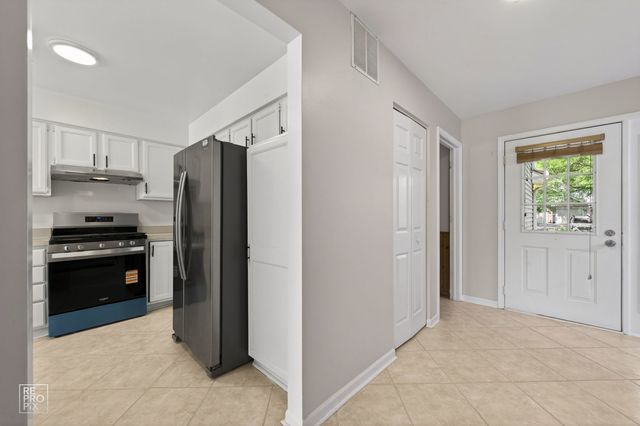 1008 Rockport Drive 1008, Carol Stream, IL 60188