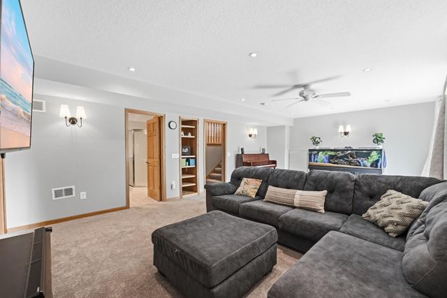 6181 152nd Street N, Hugo, MN 55038