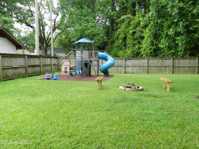 305 Roosevelt Road, Jacksonville, NC 28540