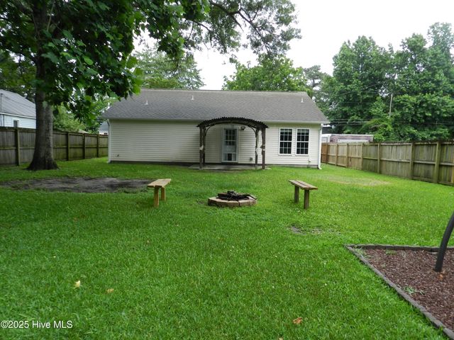 305 Roosevelt Road, Jacksonville, NC 28540