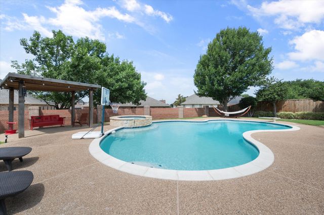 8 Losana Court, Mansfield, TX 76063