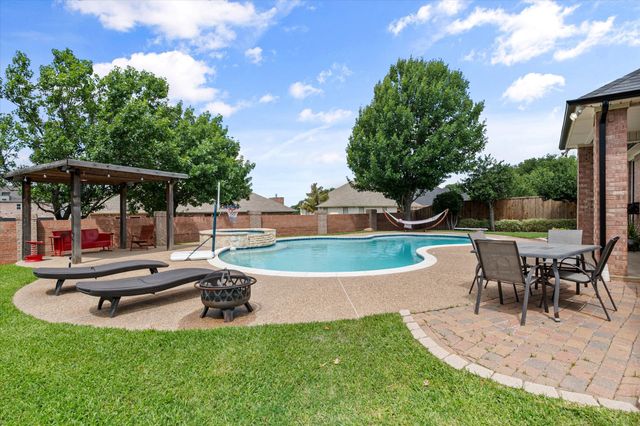 8 Losana Court, Mansfield, TX 76063