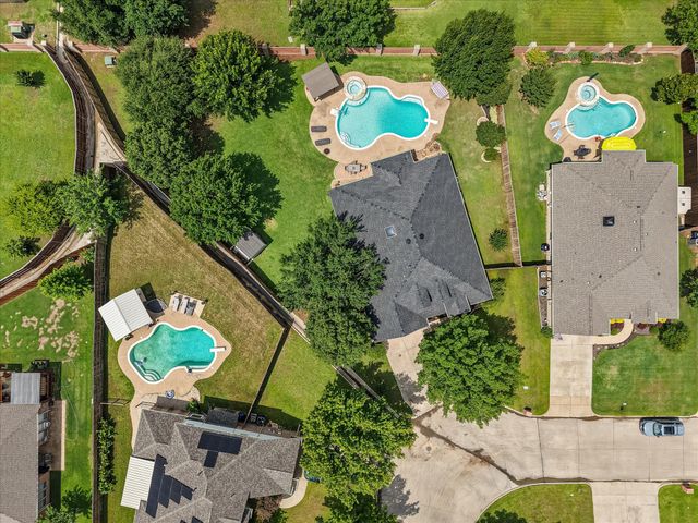 8 Losana Court, Mansfield, TX 76063