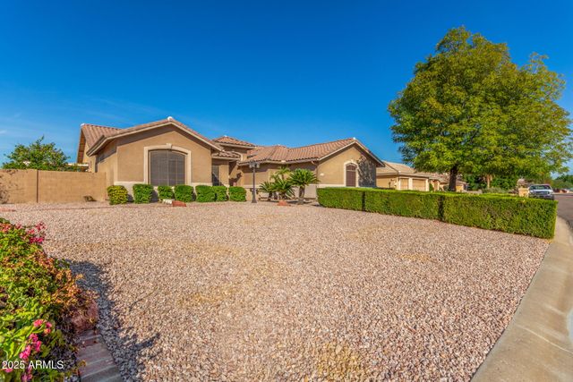 5452 W WEST WIND Drive, Glendale, AZ 85310