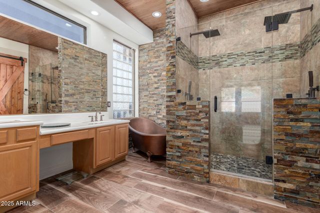 5452 W WEST WIND Drive, Glendale, AZ 85310