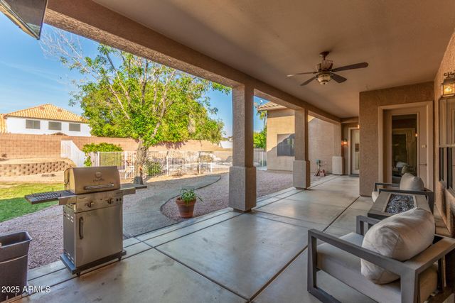 5452 W WEST WIND Drive, Glendale, AZ 85310