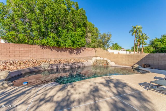 5452 W WEST WIND Drive, Glendale, AZ 85310