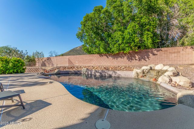 5452 W WEST WIND Drive, Glendale, AZ 85310
