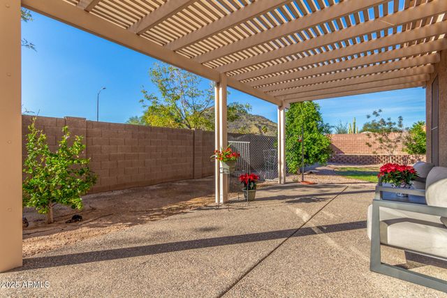 5452 W WEST WIND Drive, Glendale, AZ 85310