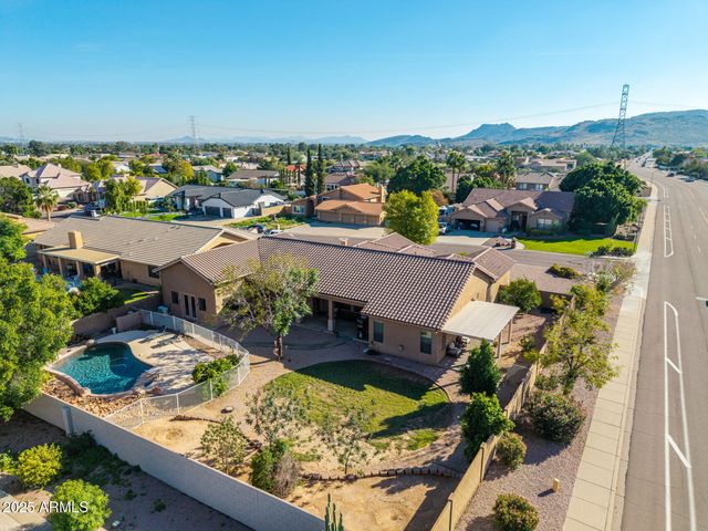 5452 W WEST WIND Drive, Glendale, AZ 85310