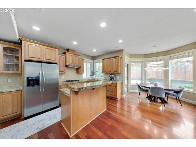 13048 Se ALMOND Ln, Clackamas, OR 97015