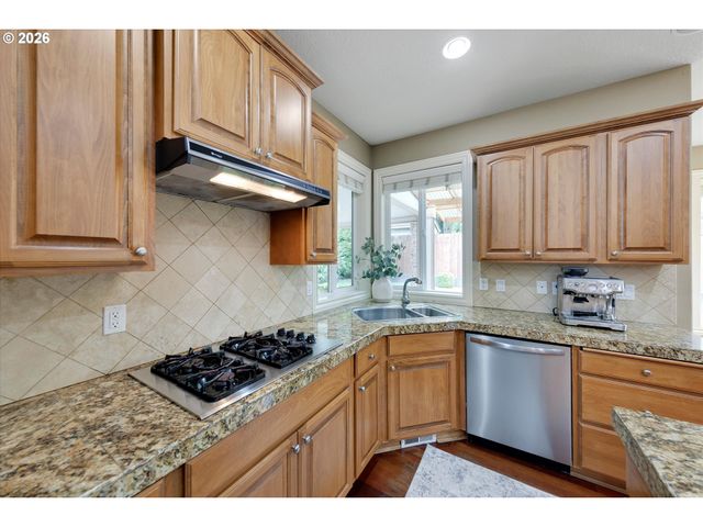 13048 Se ALMOND Ln, Clackamas, OR 97015
