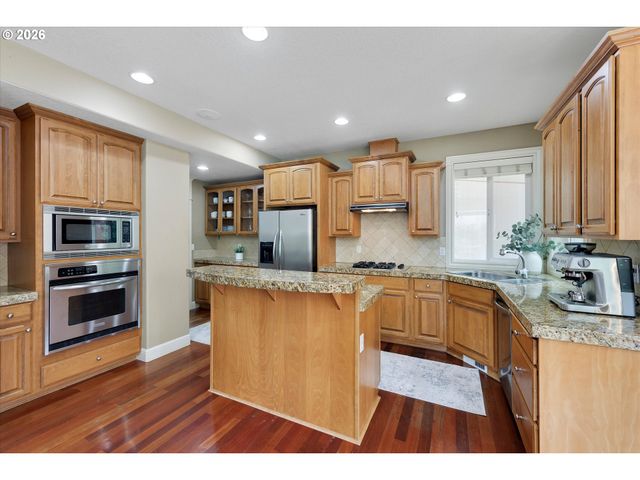 13048 Se ALMOND Ln, Clackamas, OR 97015