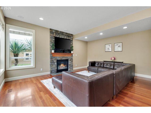 13048 Se ALMOND Ln, Clackamas, OR 97015