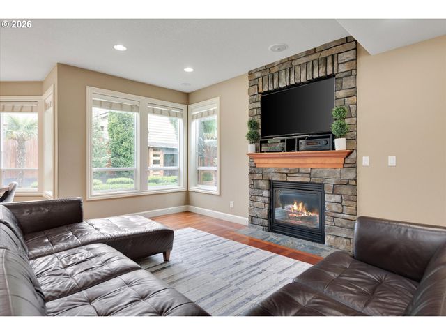 13048 Se ALMOND Ln, Clackamas, OR 97015