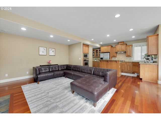 13048 Se ALMOND Ln, Clackamas, OR 97015