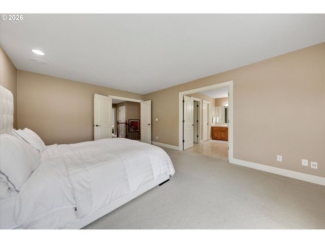 13048 Se ALMOND Ln, Clackamas, OR 97015