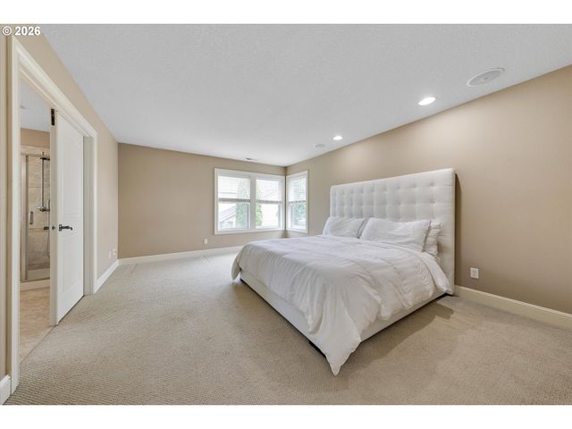 13048 Se ALMOND Ln, Clackamas, OR 97015