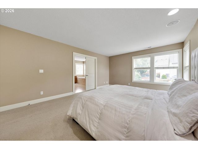 13048 Se ALMOND Ln, Clackamas, OR 97015