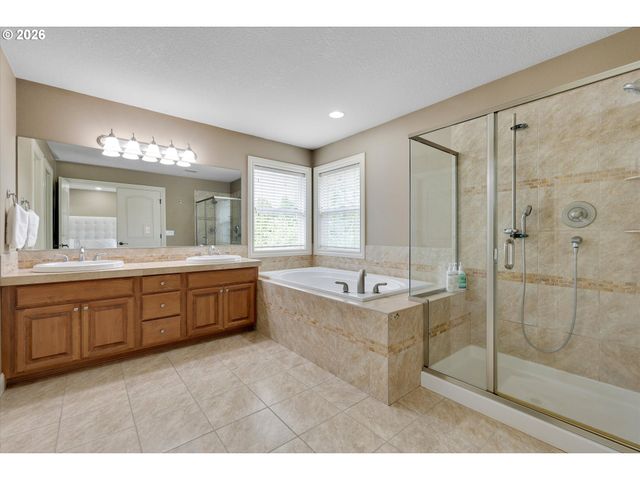 13048 Se ALMOND Ln, Clackamas, OR 97015