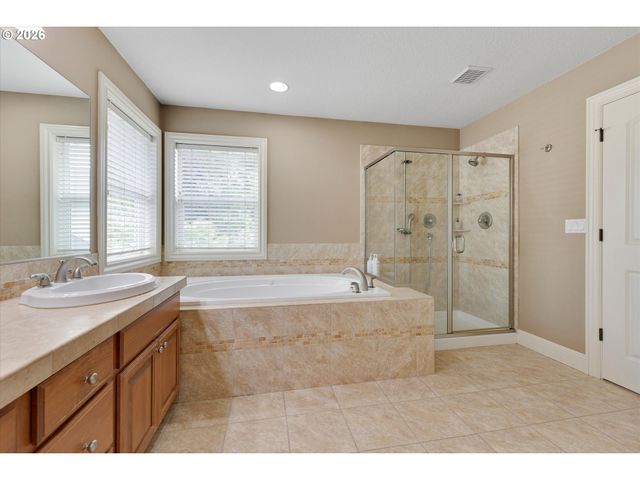 13048 Se ALMOND Ln, Clackamas, OR 97015