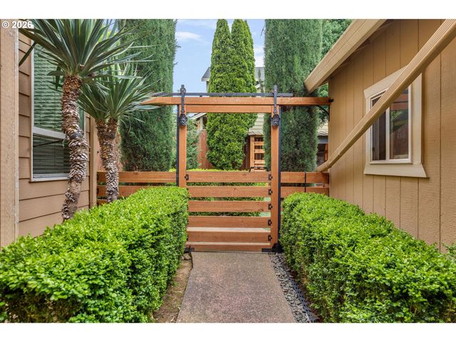 13048 Se ALMOND Ln, Clackamas, OR 97015