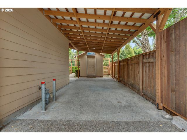 13048 Se ALMOND Ln, Clackamas, OR 97015