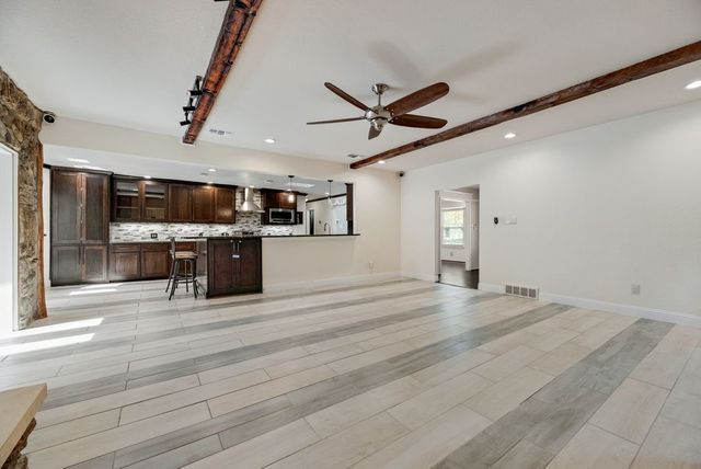 1019 Loch Lomond Drive, Arlington, TX 76012