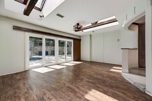 1019 Loch Lomond Drive, Arlington, TX 76012