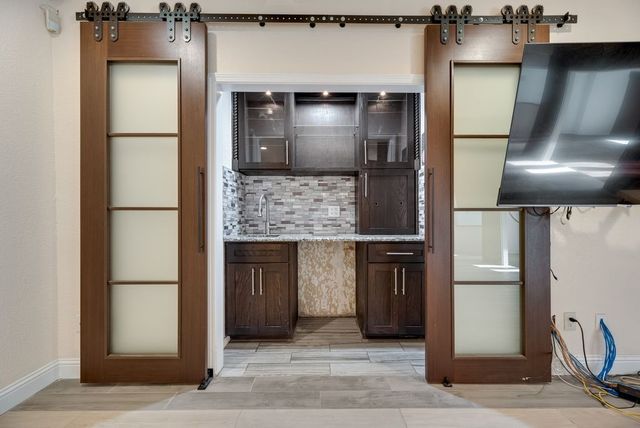 1019 Loch Lomond Drive, Arlington, TX 76012